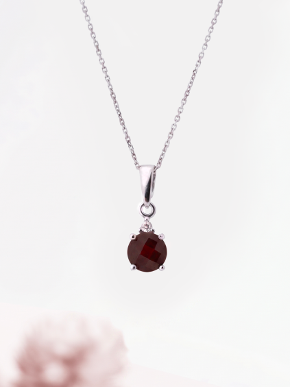 66138 granat privesek se zirkonem 1 15 g